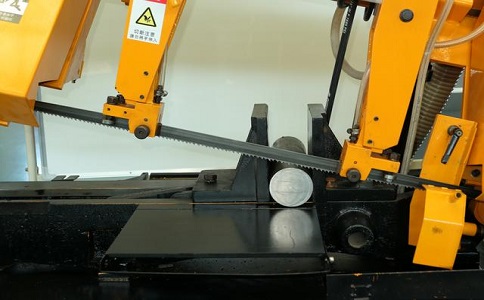 钟祥数控带锯床自动送料精度会出现偏差吗？